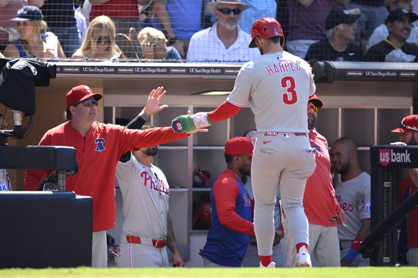 Realmuto doubles in Harper in the 8th as the Phillies beat the Padres 2-1 | iNFOnews.ca