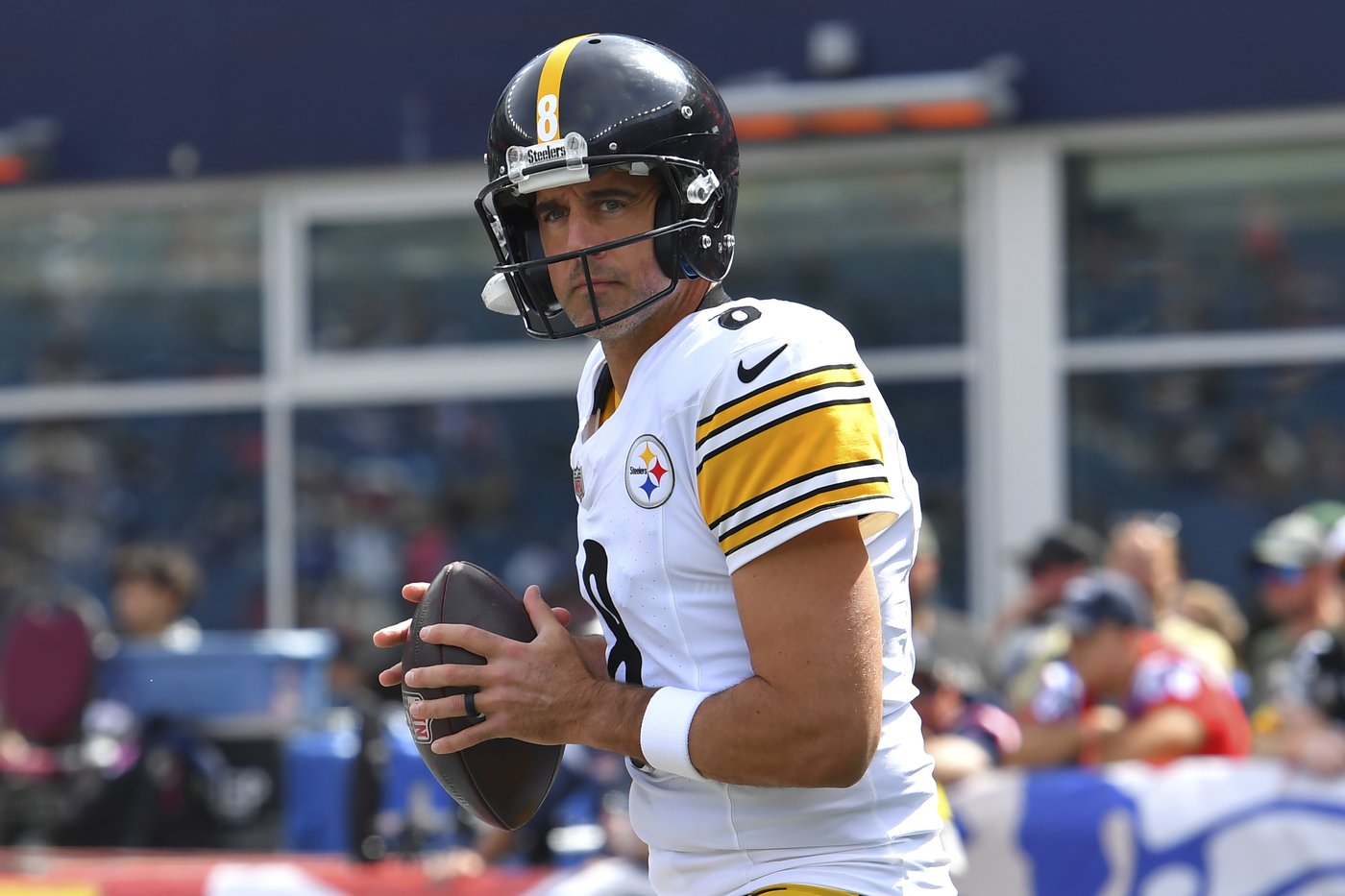 Aaron Rodgers hates his new helmet. The Steelers QB is more upbeat about his team's offense | iNFOnews.ca Aaron Rodgers hates his new helmet. The Steelers QB is more upbeat about his team's offense | iNFOnews.ca