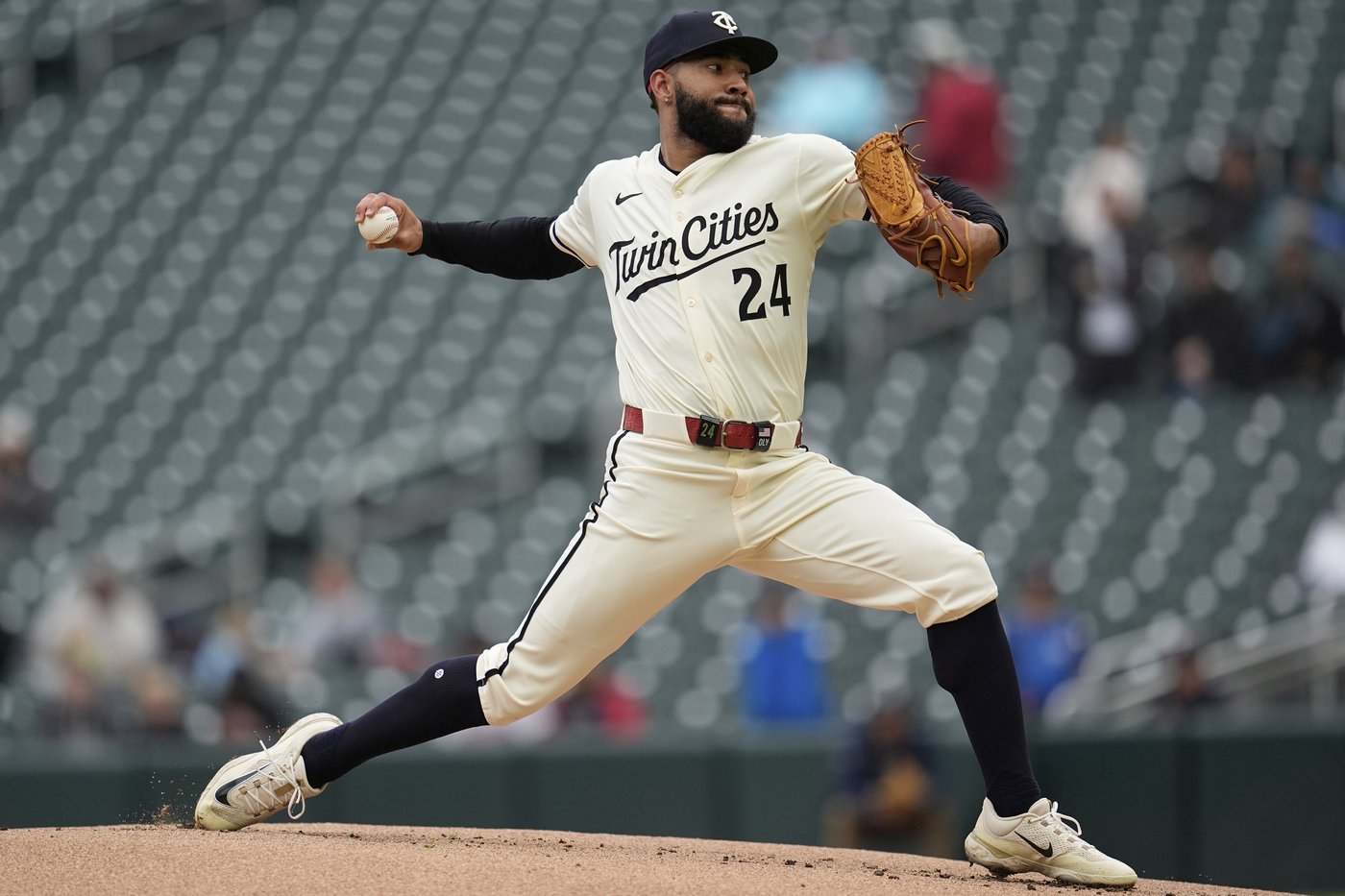 Twins top Mariners 10-1 after spark from Woods Richardson's strong start and Larnach's homer | iNFOnews.ca