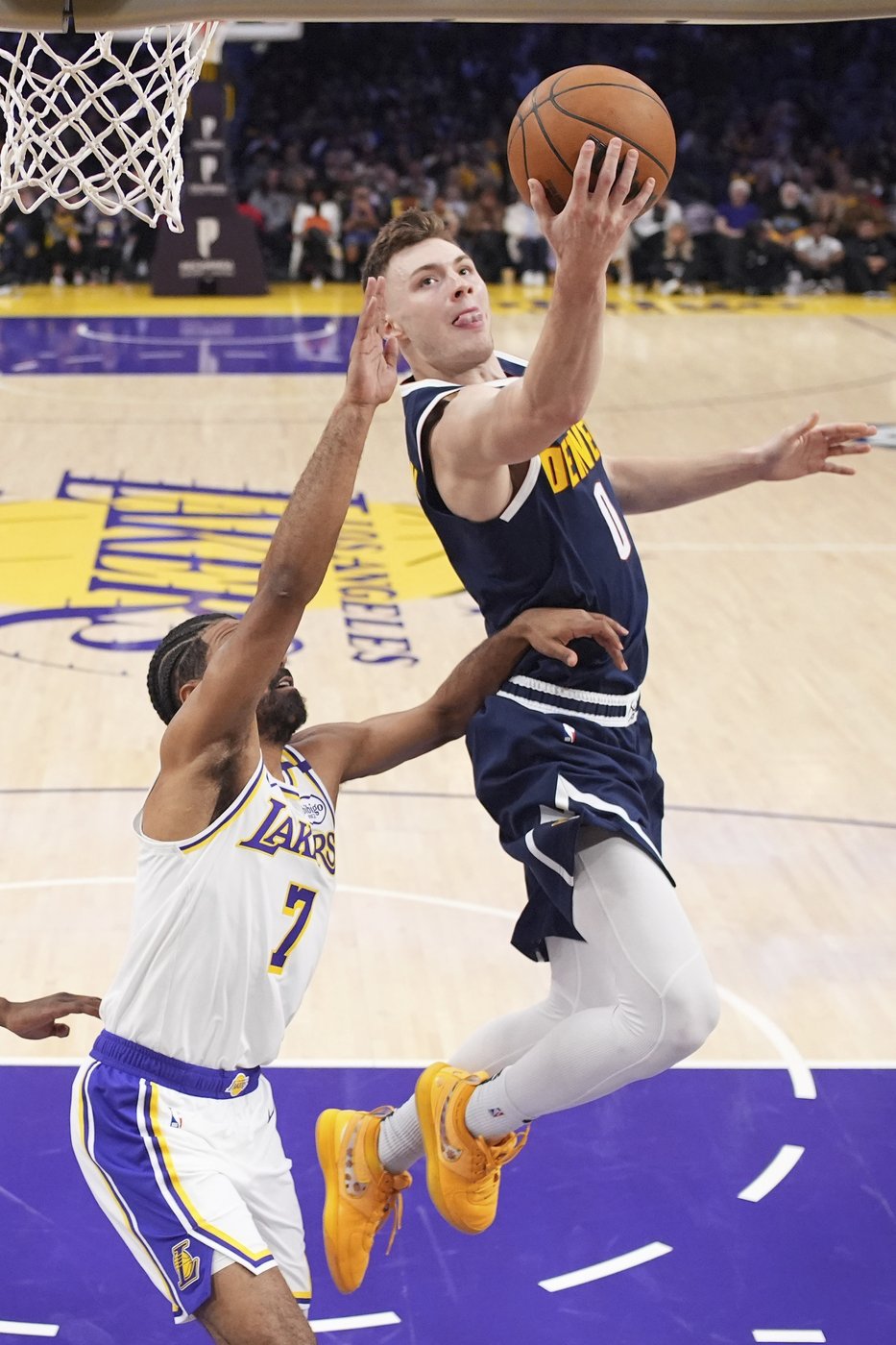 Jokic score 34, Porter adds 24 as Nuggets use strong second half to beat Lakers 127-102 | iNFOnews.ca