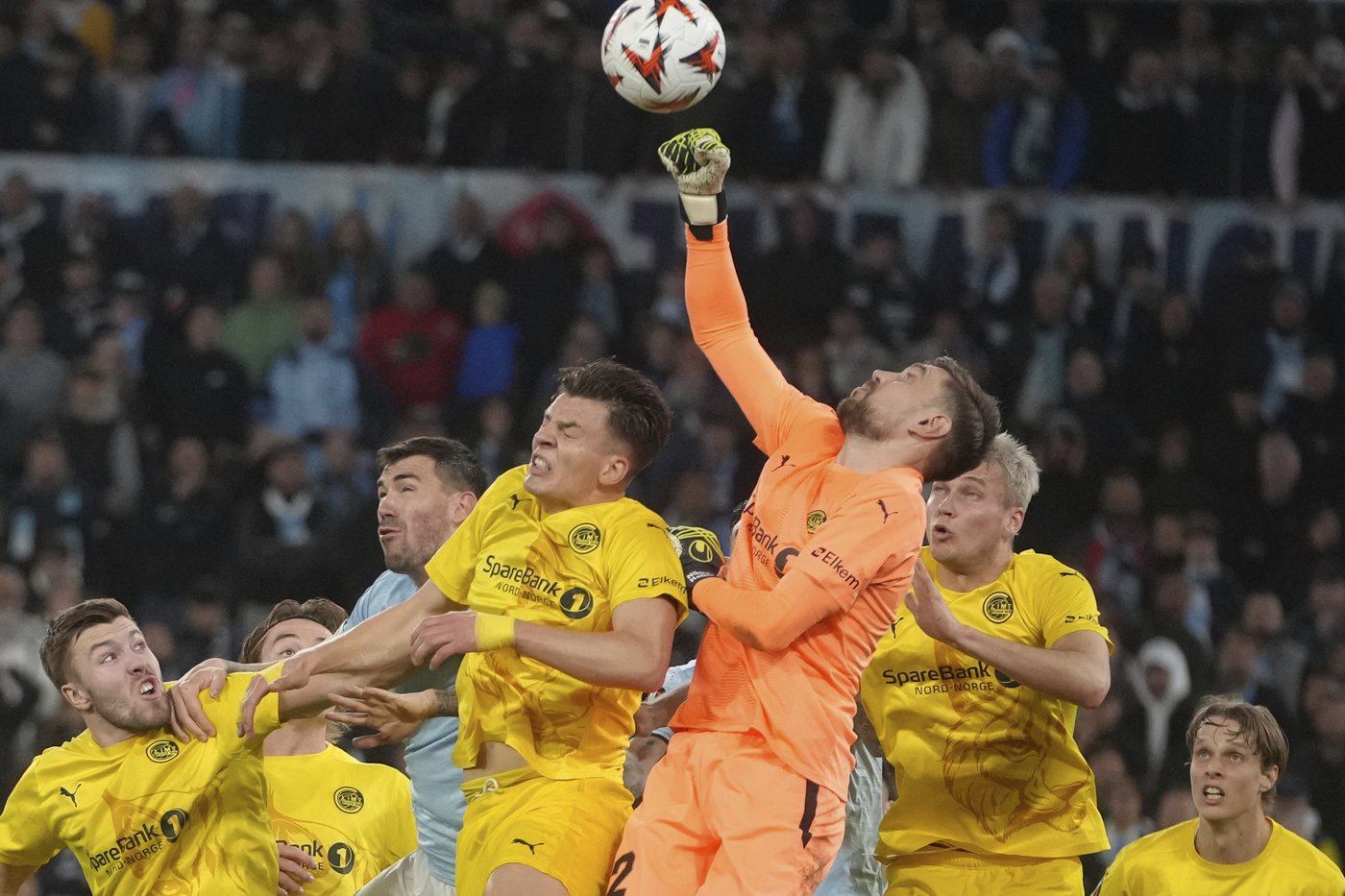 Man United seals spectacular comeback to beat Lyon 5-4 and advance to Europa League semifinals | iNFOnews.ca Man United seals spectacular comeback to beat Lyon 5-4 and advance to Europa League semifinals | iNFOnews.ca