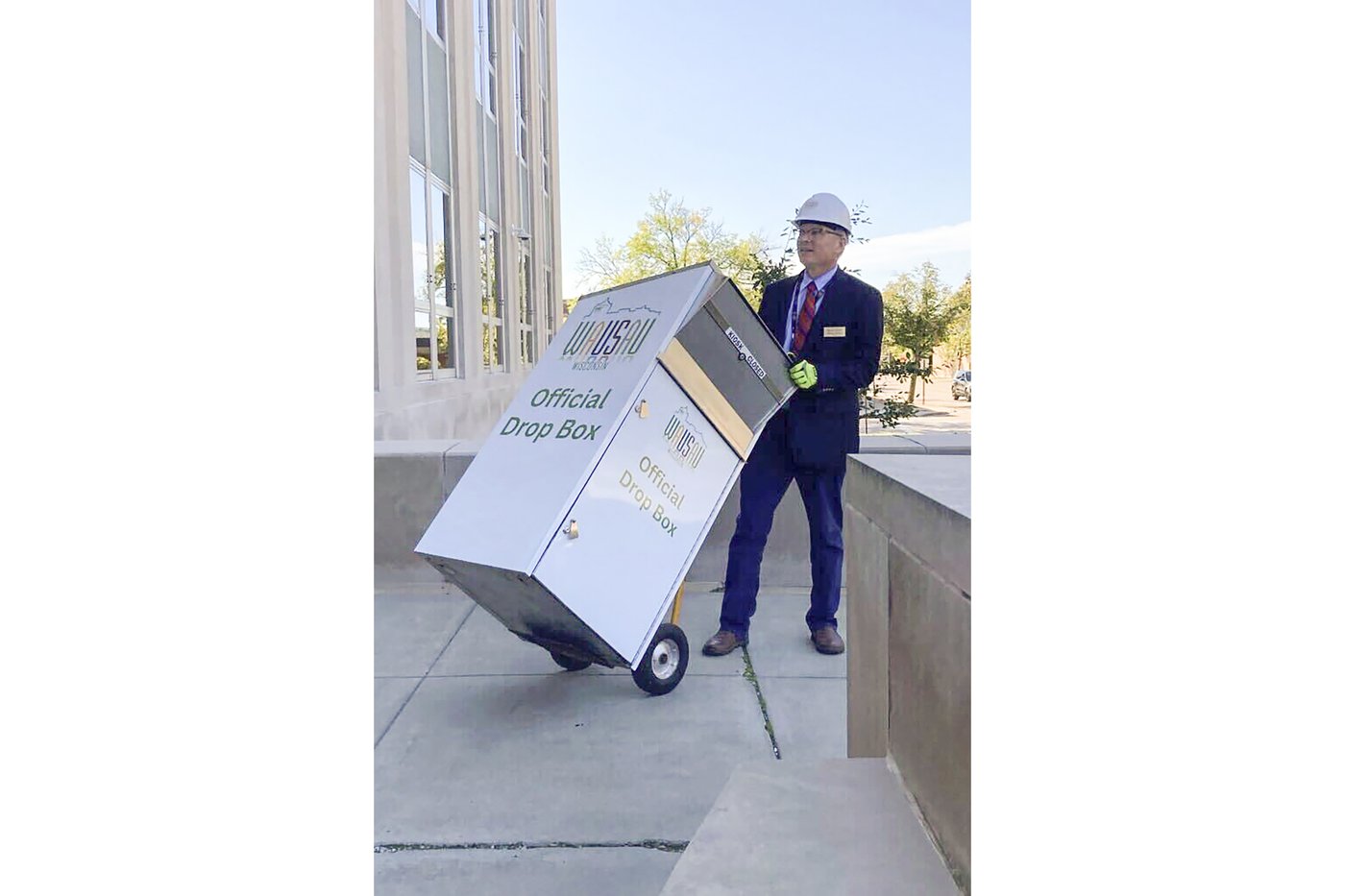 Wisconsin district attorney pursuing investigation into mayor's removal of absentee ballot drop box | iNFOnews.ca Wisconsin district attorney pursuing investigation into mayor's removal of absentee ballot drop box | iNFOnews.ca