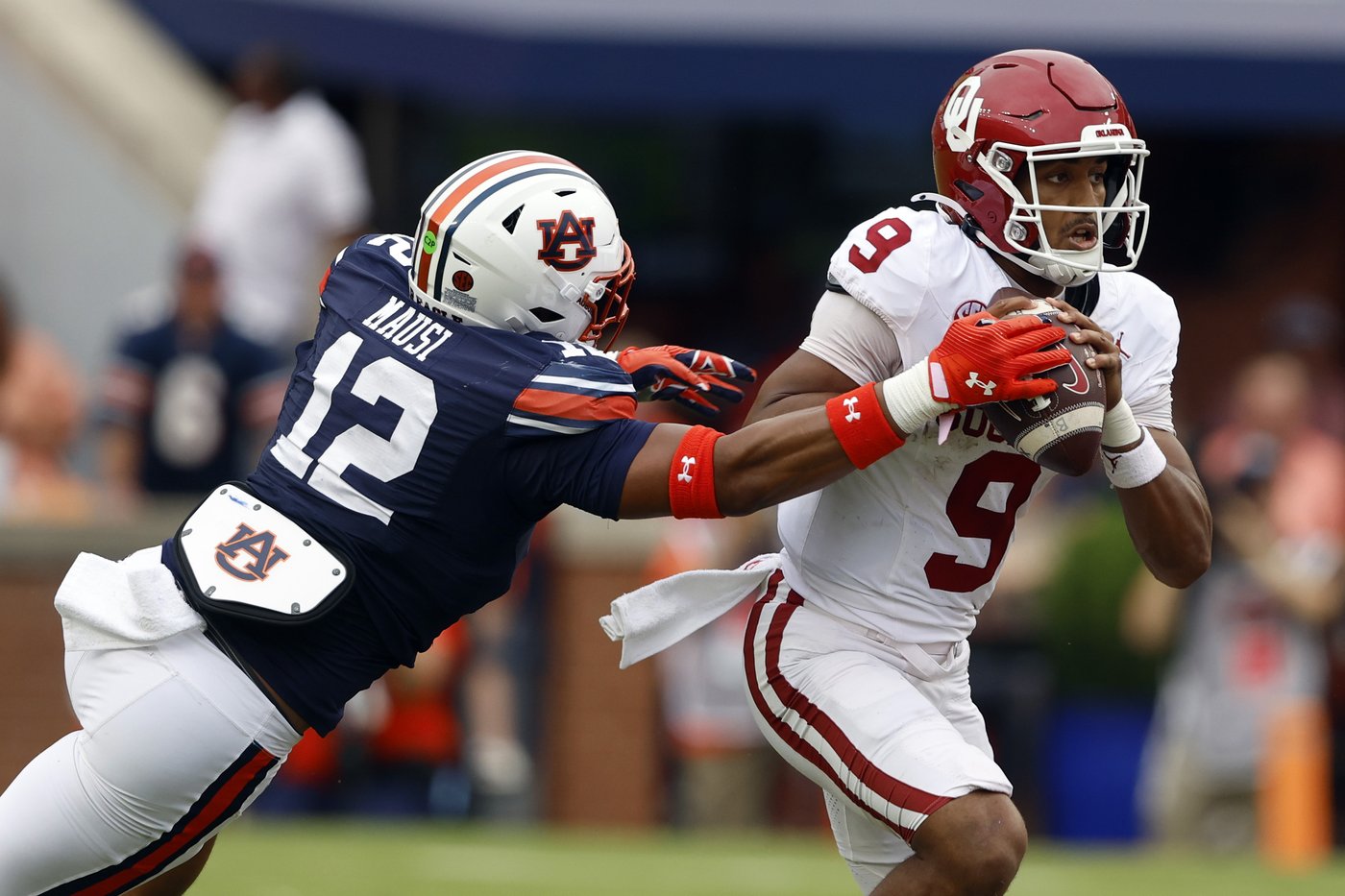 No. 18 Oklahoma and freshman QB Hawkins take aim at No. 1 Texas in annual annual Red River rivalry | iNFOnews.ca