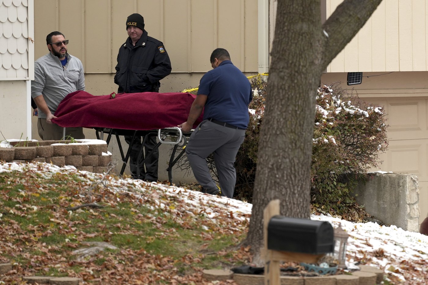 An ex-officer who died in an apparent suicide before his federal trial was barred from having a gun | iNFOnews.ca
