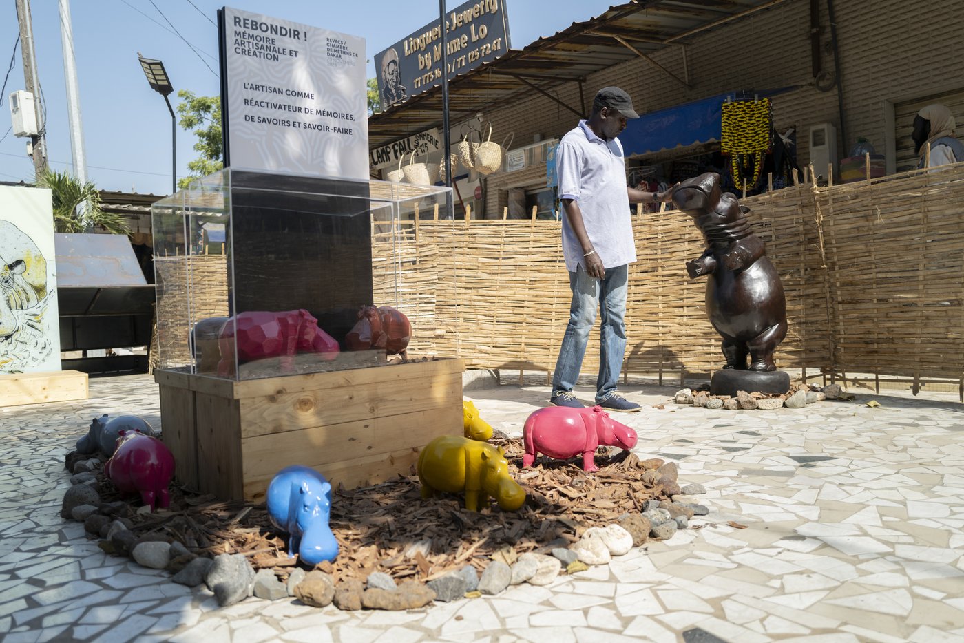 Senegalese artisans in the spotlight as they exhibit for the first time at a prestigious art event | iNFOnews.ca