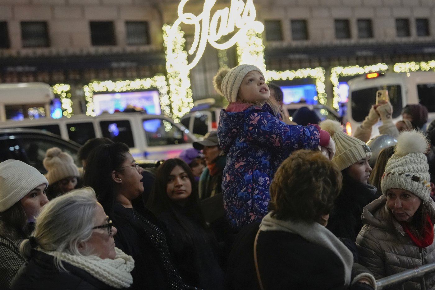 The Rockefeller Center Christmas tree lights up in New York City | iNFOnews.ca