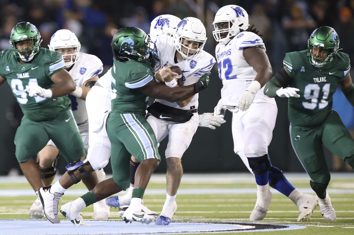 Desrosiers scores 3 TDs as Memphis tops No. 18 Tulane 34-24 to end the Green Wave's faint CFP hopes | iNFOnews.ca Desrosiers scores 3 TDs as Memphis tops No. 18 Tulane 34-24 to end the Green Wave's faint CFP hopes | iNFOnews.ca