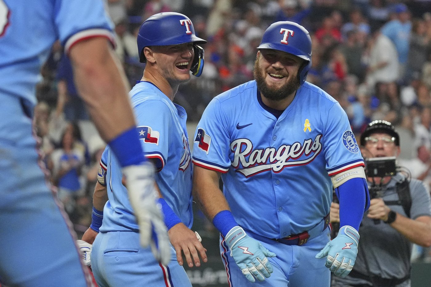 Burger and Jung get to Valdez as Rangers beat Astros 4-2 to keep pace in AL wild card | iNFOnews.ca Burger and Jung get to Valdez as Rangers beat Astros 4-2 to keep pace in AL wild card | iNFOnews.ca