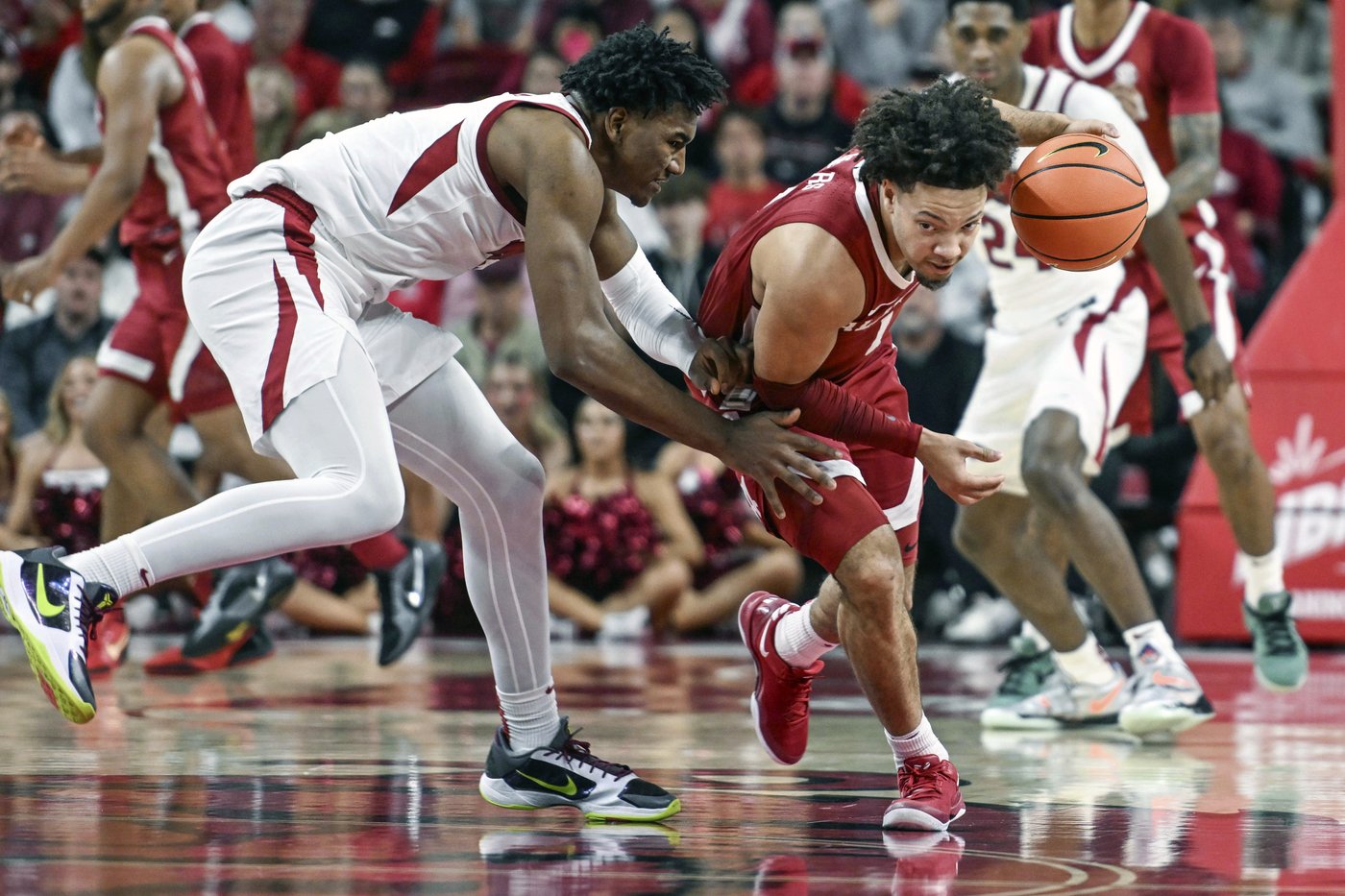 Nelson and Youngblood score 15 each and No. 3 Alabama holds off Arkansas 85-81 | iNFOnews.ca Nelson and Youngblood score 15 each and No. 3 Alabama holds off Arkansas 85-81 | iNFOnews.ca