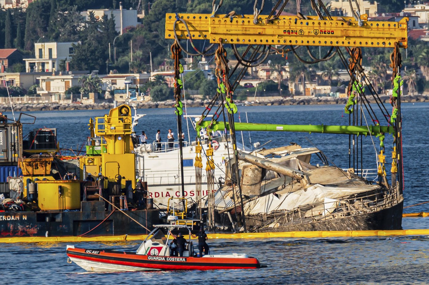 Sunken Bayesian superyacht lifted out of the water off Sicily as salvage operate completes | iNFOnews.ca
