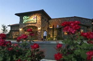 Investor takes Olive Garden to task; critiques chain right down to the breadsticks | iNFOnews.ca CP29861684