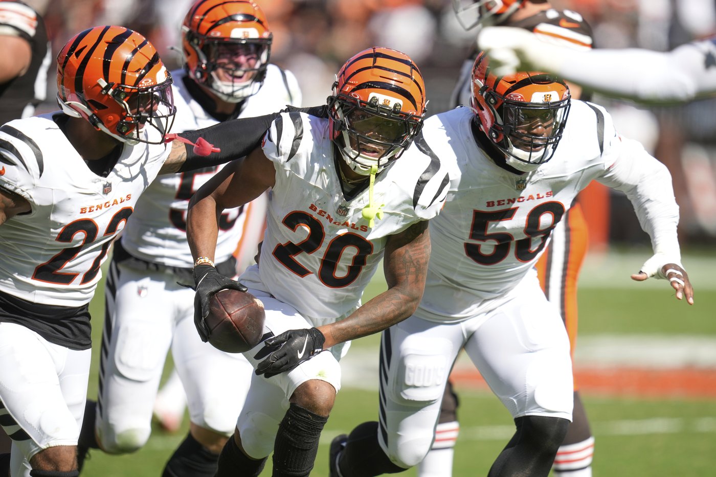 Bengals defense leads the way to 17-16 win over the Browns in opener | iNFOnews.ca
