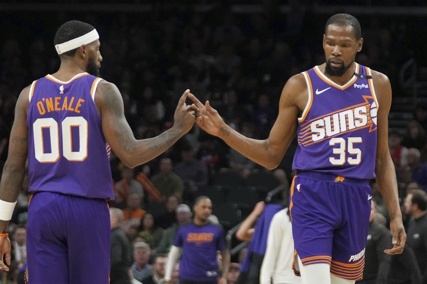 Devin Booker leads big second quarter, Suns rout Raptors 129-89 | iNFOnews.ca