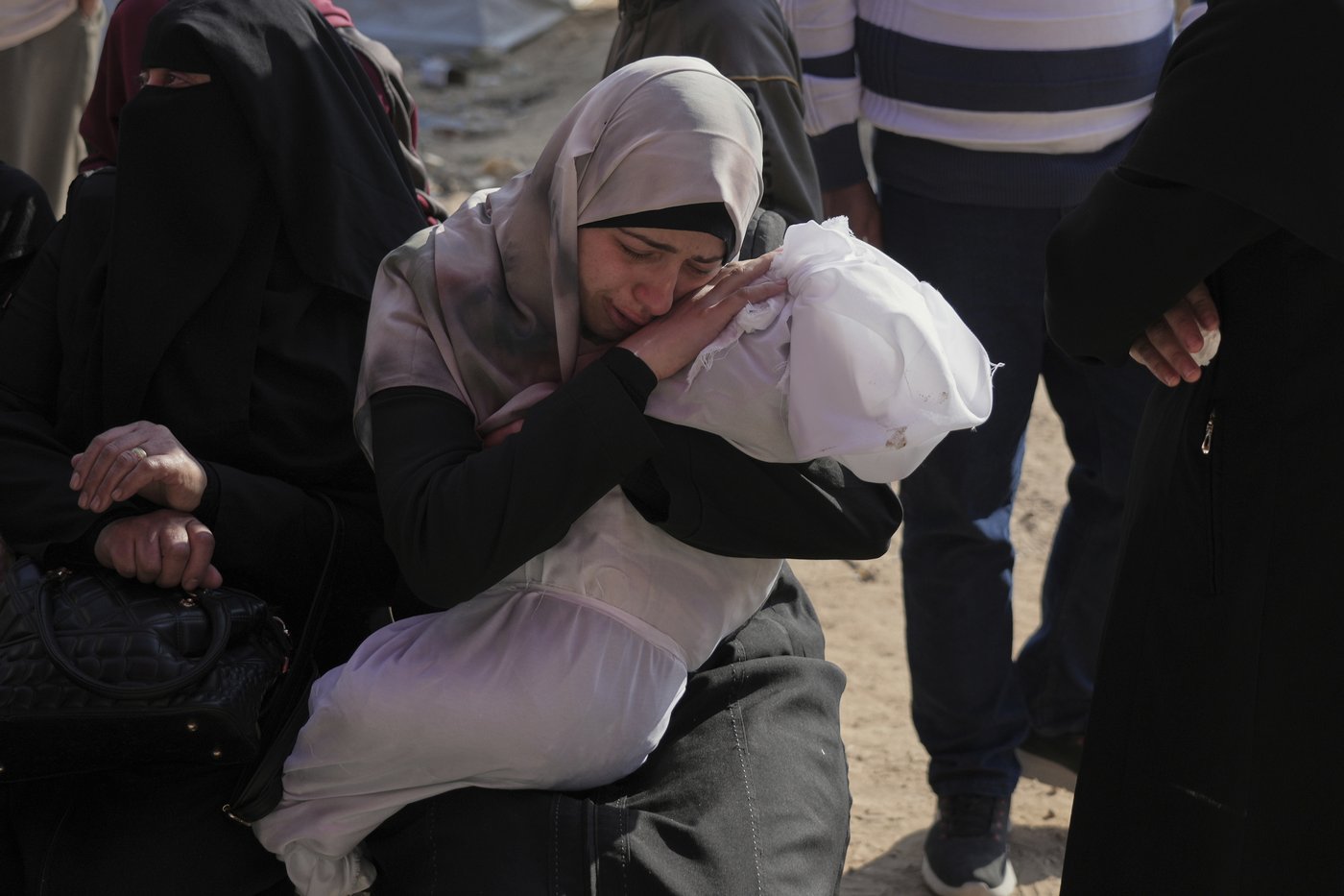 Middle East latest: Israel frees a Gaza medic detained since troops killed 15 rescue workers | iNFOnews.ca Middle East latest: Israel frees a Gaza medic detained since troops killed 15 rescue workers | iNFOnews.ca