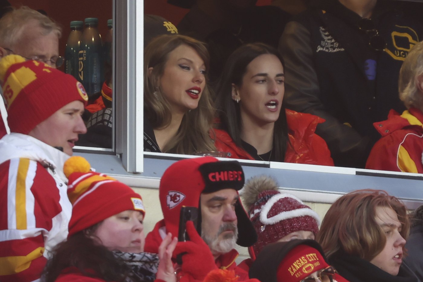 Taylor Swift joined by Caitlin Clark as she watches Travis Kelce and the Chiefs' playoff win | iNFOnews.ca Taylor Swift joined by Caitlin Clark as she watches Travis Kelce and the Chiefs' playoff win | iNFOnews.ca