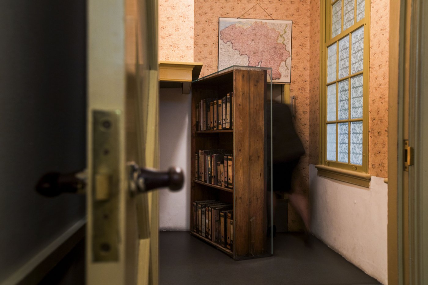 A full-scale replica of Anne Frank's hidden annex is heading to New York for an exhibition | iNFOnews.ca A full-scale replica of Anne Frank's hidden annex is heading to New York for an exhibition | iNFOnews.ca