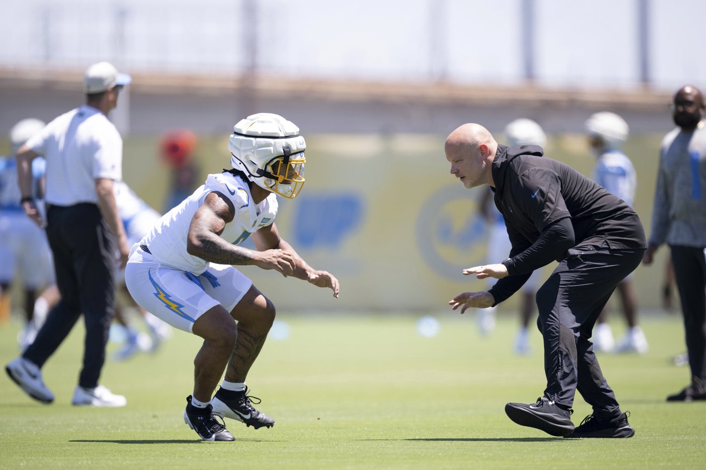 Chargers sign draft pick Omarion Hampton | iNFOnews.ca Chargers sign draft pick Omarion Hampton | iNFOnews.ca