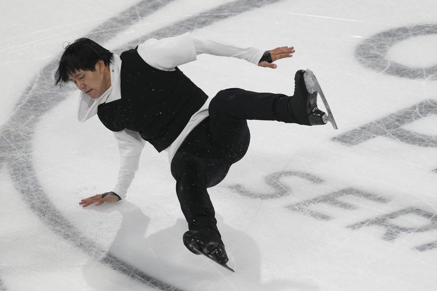 US figure skater Amber Glenn takes the lead at Grand Prix de France | iNFOnews.ca