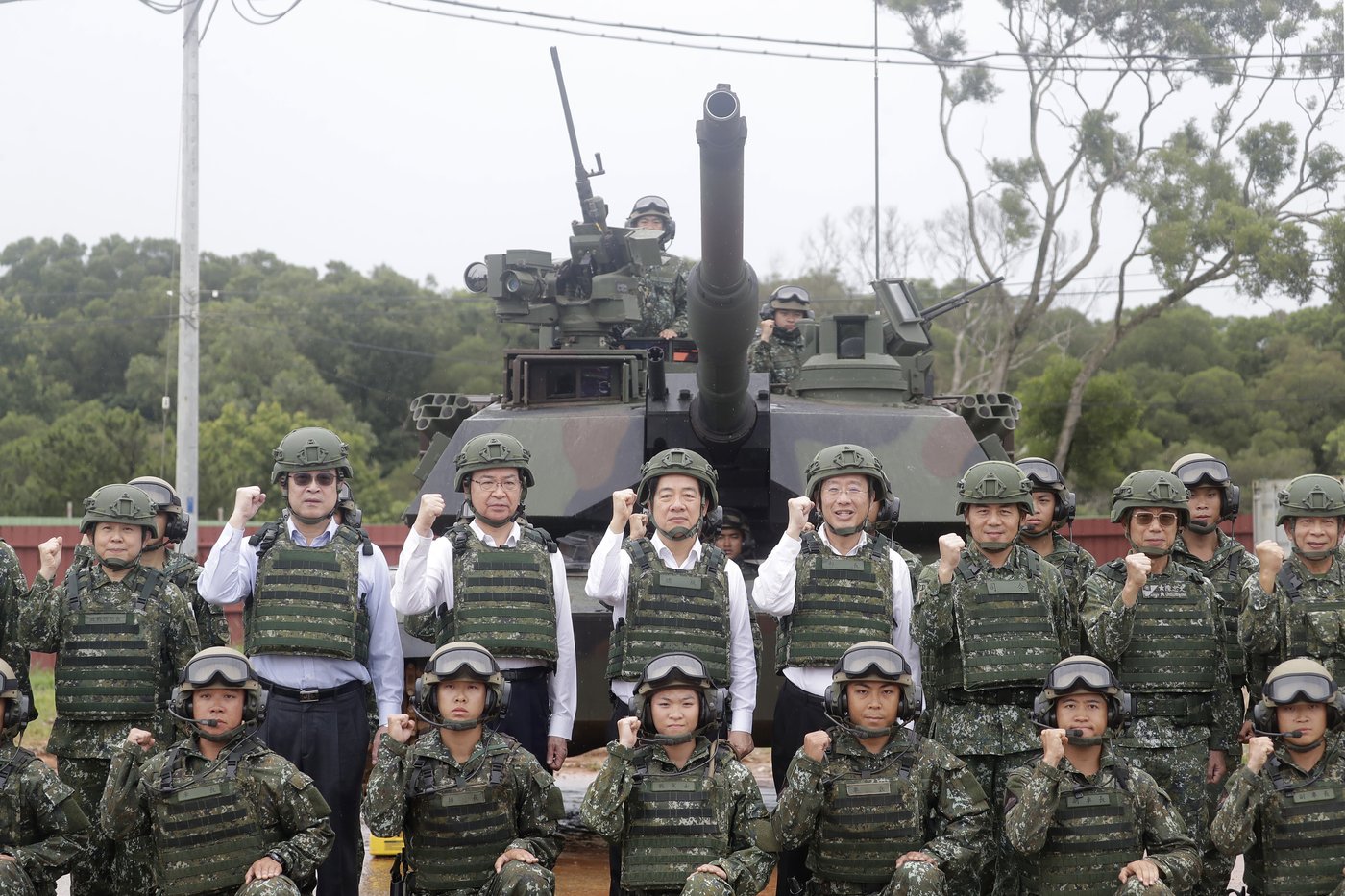 Taiwan's president watches live-fire drills with new US-made tanks | iNFOnews.ca Taiwan's president watches live-fire drills with new US-made tanks | iNFOnews.ca