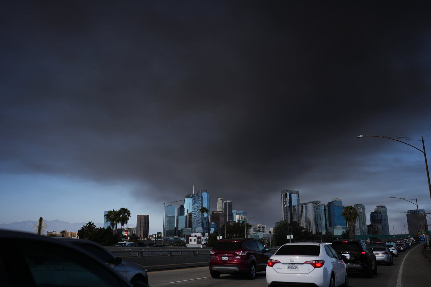 Los Angeles warehouse fire prompts shelter-in-place orders due to hazardous air | iNwheels