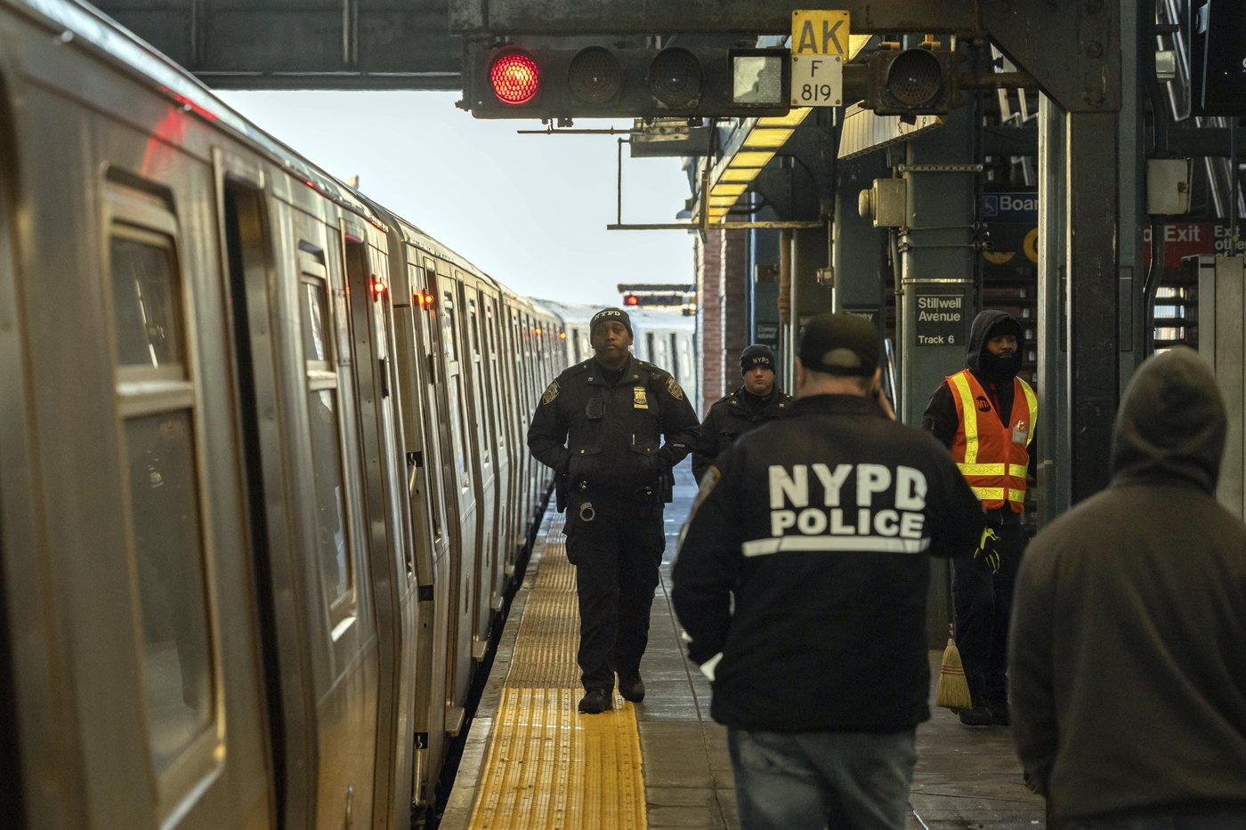 New York governor to push for expanded mental health laws, citing violent subway crimes | iNFOnews.ca