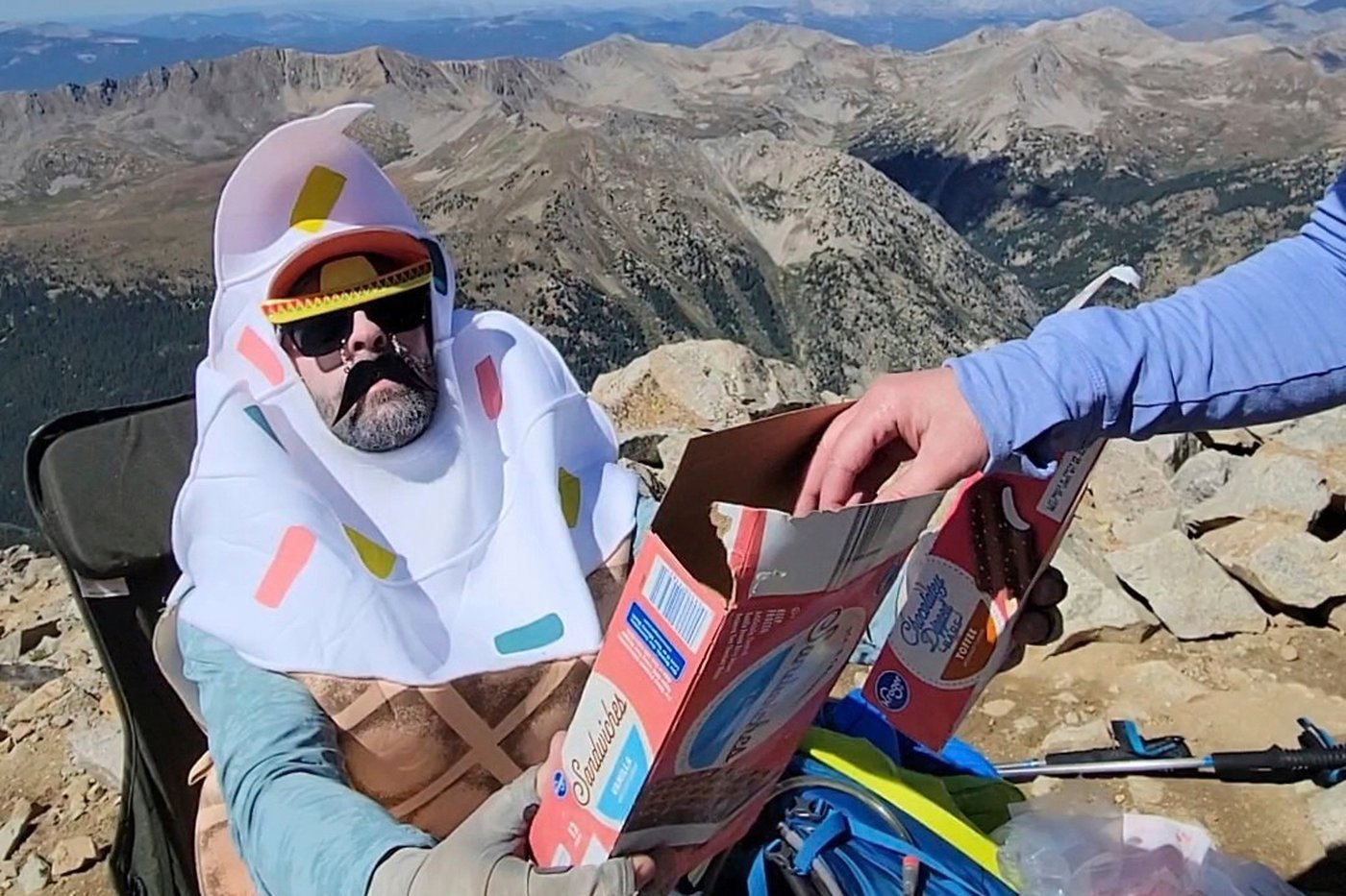 'Legend dairy' man carries ice cream and dry ice up Colorado peak as treat for other hikers | iNFOnews.ca 'Legend dairy' man carries ice cream and dry ice up Colorado peak as treat for other hikers | iNFOnews.ca