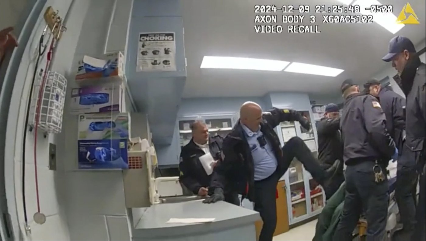 Four guards plead guilty in brutal beating death of Black inmate at New York prison | iNFOnews.ca Four guards plead guilty in brutal beating death of Black inmate at New York prison | iNFOnews.ca
