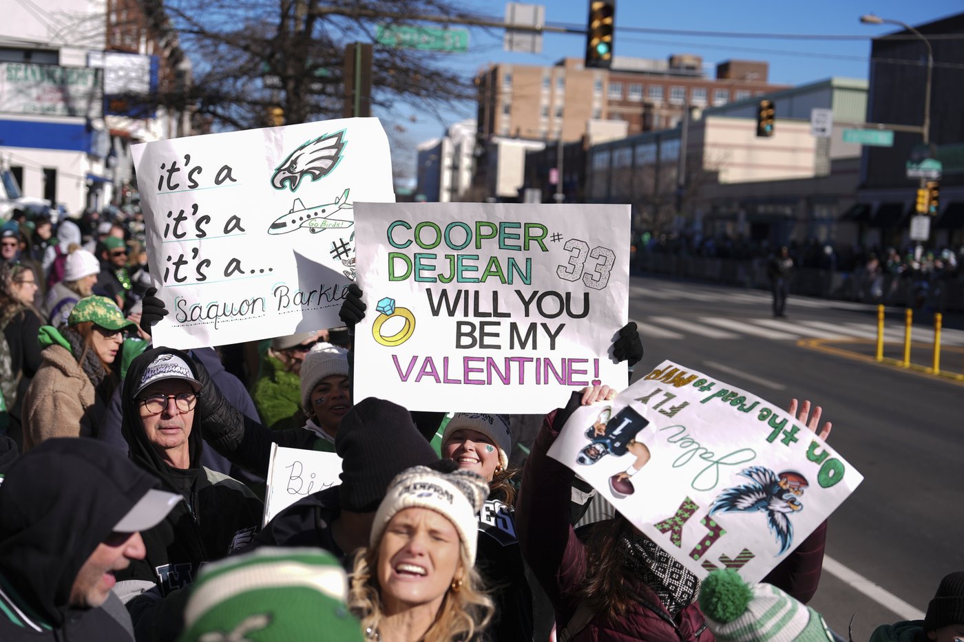 Philadelphia turns green on Valentine’s Day to celebrate Super Bowl champions | iNFOnews.ca