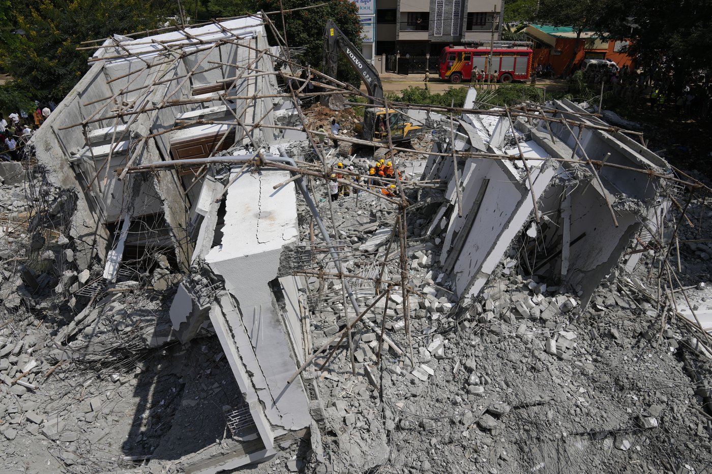 Building collapses during heavy rains in southern India city, killing at least 5 workers | iNFOnews.ca Building collapses during heavy rains in southern India city, killing at least 5 workers | iNFOnews.ca