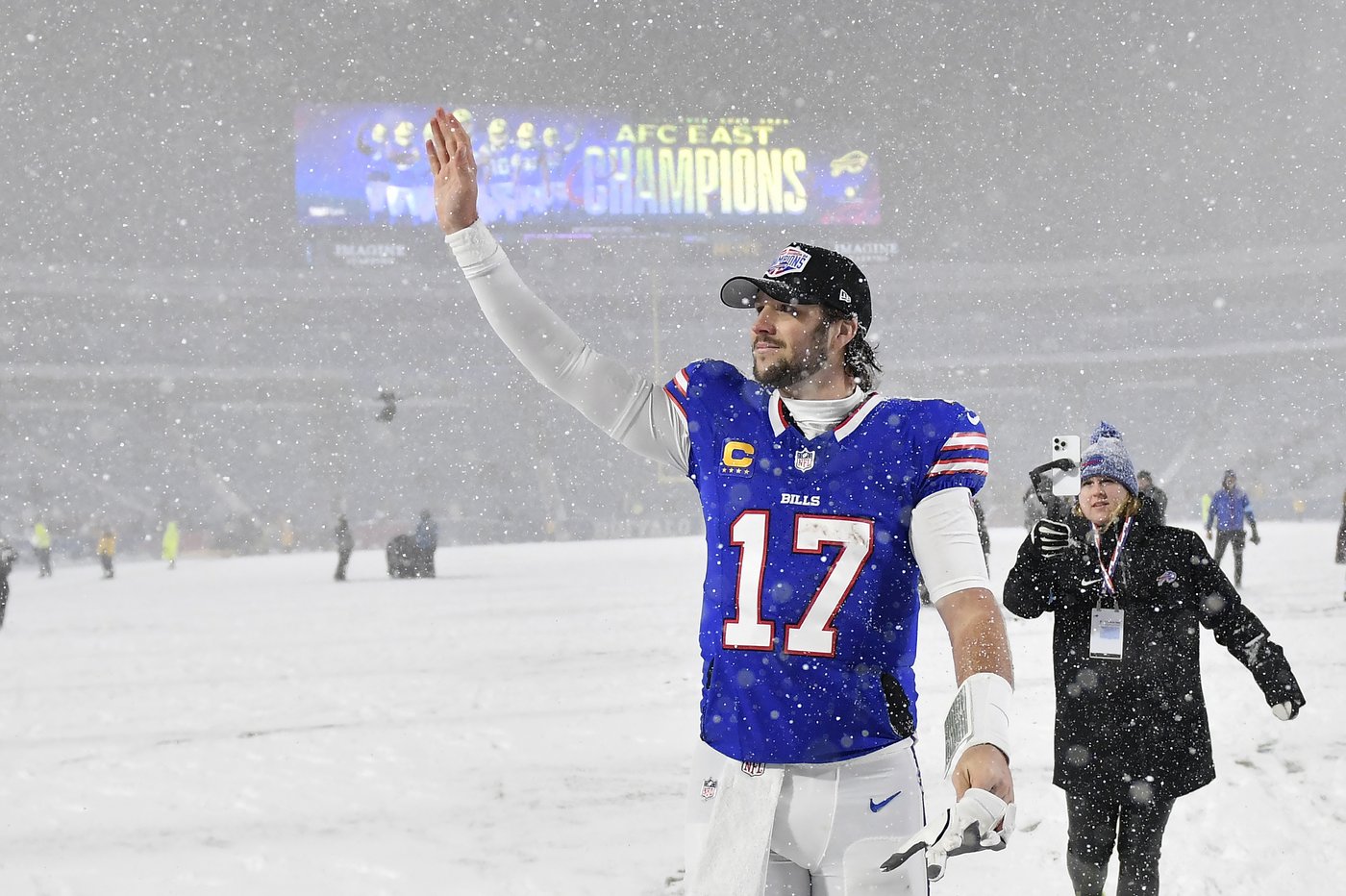 Buffalo Bills cancel practice and hold meetings virtually amid more than 2 feet of snow | iNFOnews.ca
