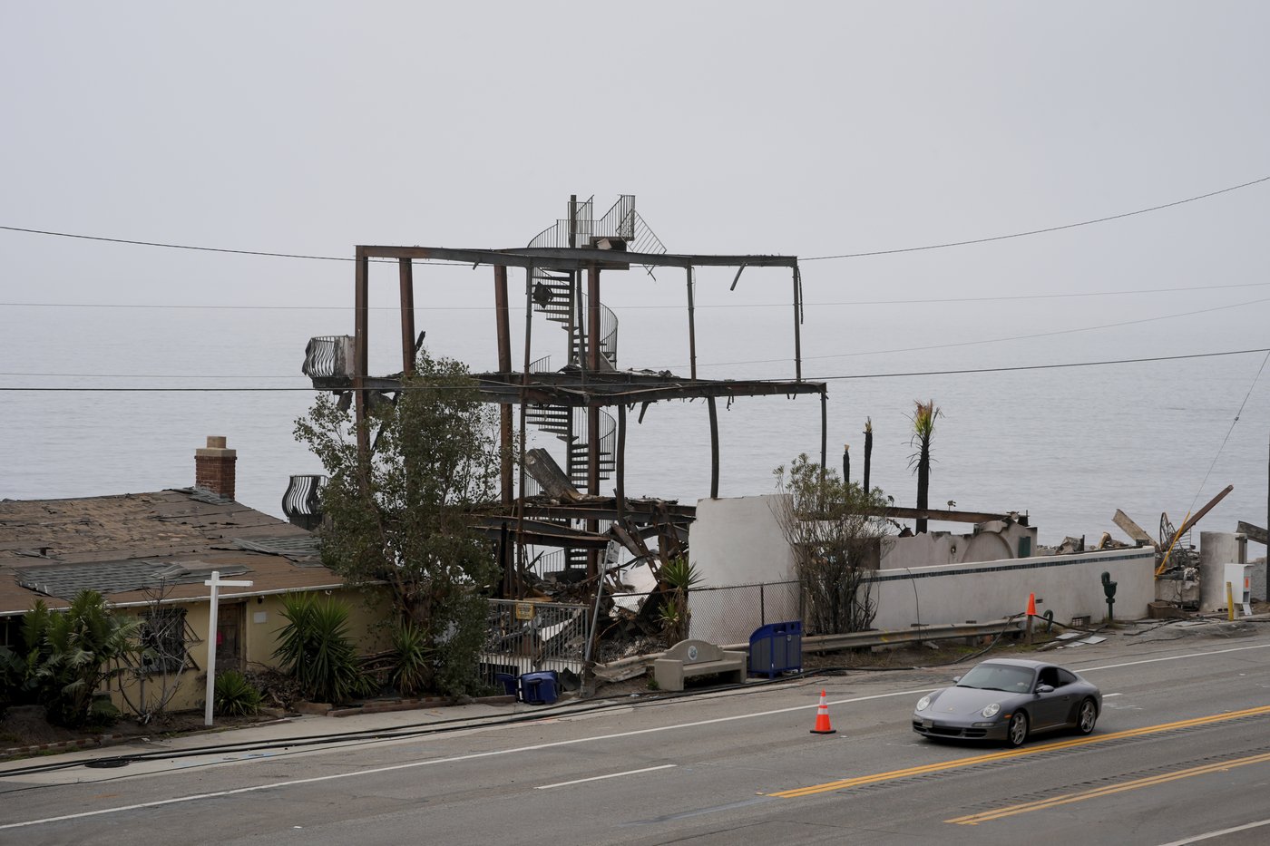 Pacific Coast Highway reopens nearly a month after devastating Southern California wildfires | iNFOnews.ca
