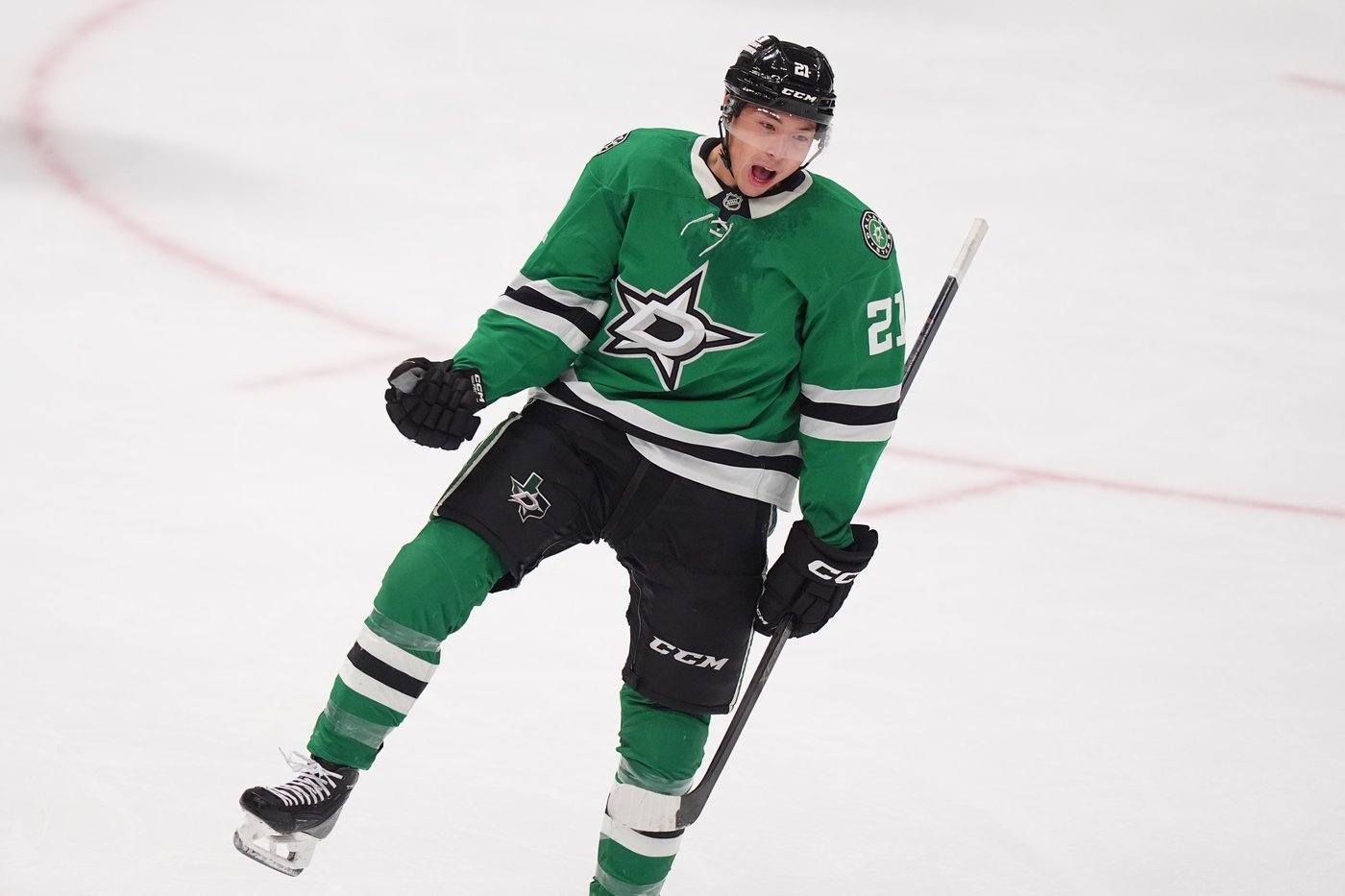 Robertson's natural hat trick leads Stars past Flyers 5-1 | iNFOnews.ca