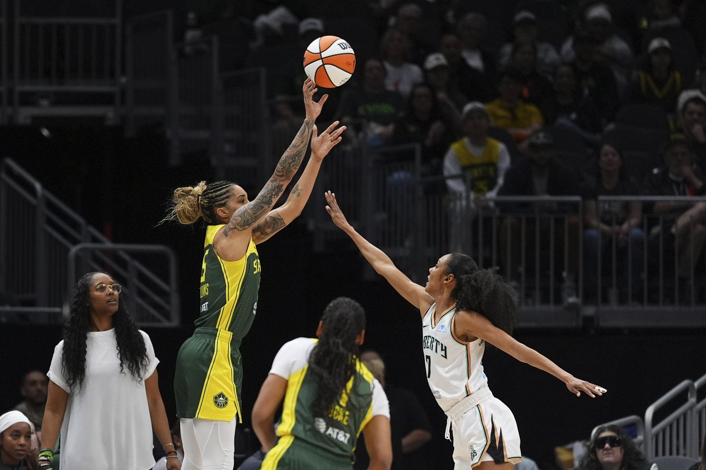 Nneka Ogwumike scores 26, Skylar Diggins adds 20 to help Storm beat Liberty 89-79 | iNFOnews.ca Nneka Ogwumike scores 26, Skylar Diggins adds 20 to help Storm beat Liberty 89-79 | iNFOnews.ca