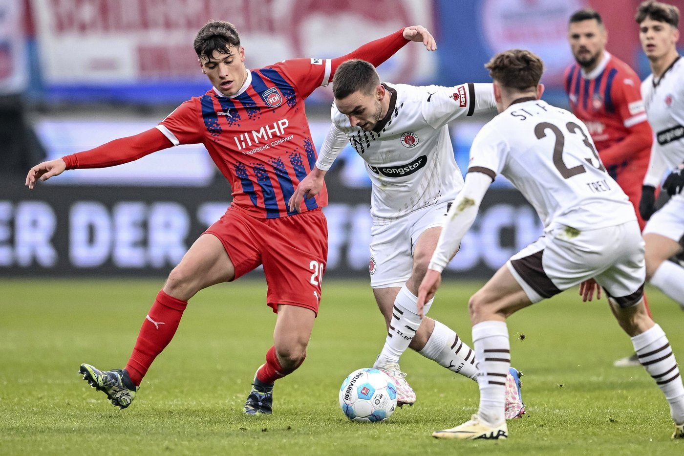 US midfielder James Sands suffers serious ankle injury, broken calf bone playing for St. Pauli | iNFOnews.ca