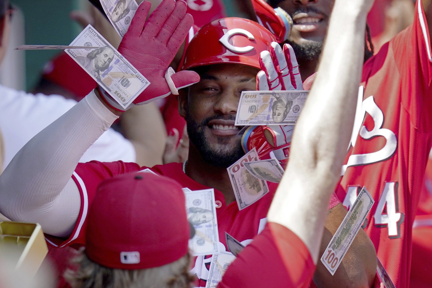 Reds beat Pirates 14-8, Andujar hits first home run with Cincinnati | iNFOnews.ca