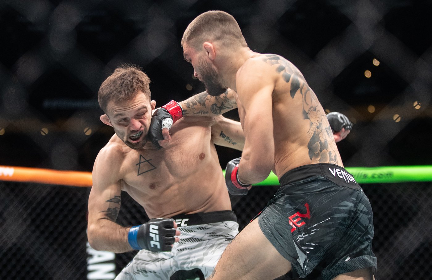 Quebec's Charles (Air) Jourdain wins bantamweight debut on UFC Edmonton card | iNFOnews.ca