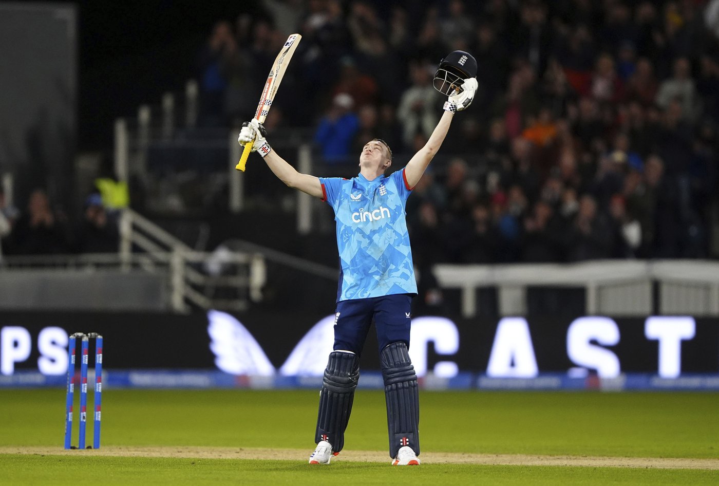 Brook hits century as England keeps ODI series alive by ending Australia's 14-match winning run | iNFOnews.ca Brook hits century as England keeps ODI series alive by ending Australia's 14-match winning run | iNFOnews.ca