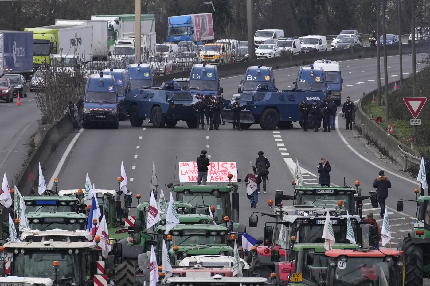 French farmers protest EU-Mercosur deal that will increase South American imports | iNFOnews.ca French farmers protest EU-Mercosur deal that will increase South American imports | iNFOnews.ca