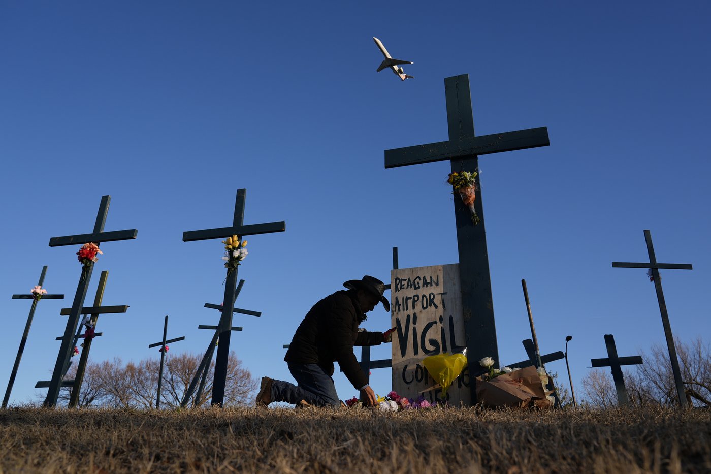 What is known about the deadly January air crash between a passenger jet and US Army helicopter | iNFOnews.ca