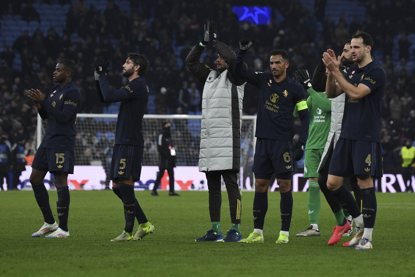 Martinez parades goalkeeper awards and justifies them with wonder save for Villa in Champions League | iNFOnews.ca Martinez parades goalkeeper awards and justifies them with wonder save for Villa in Champions League | iNFOnews.ca
