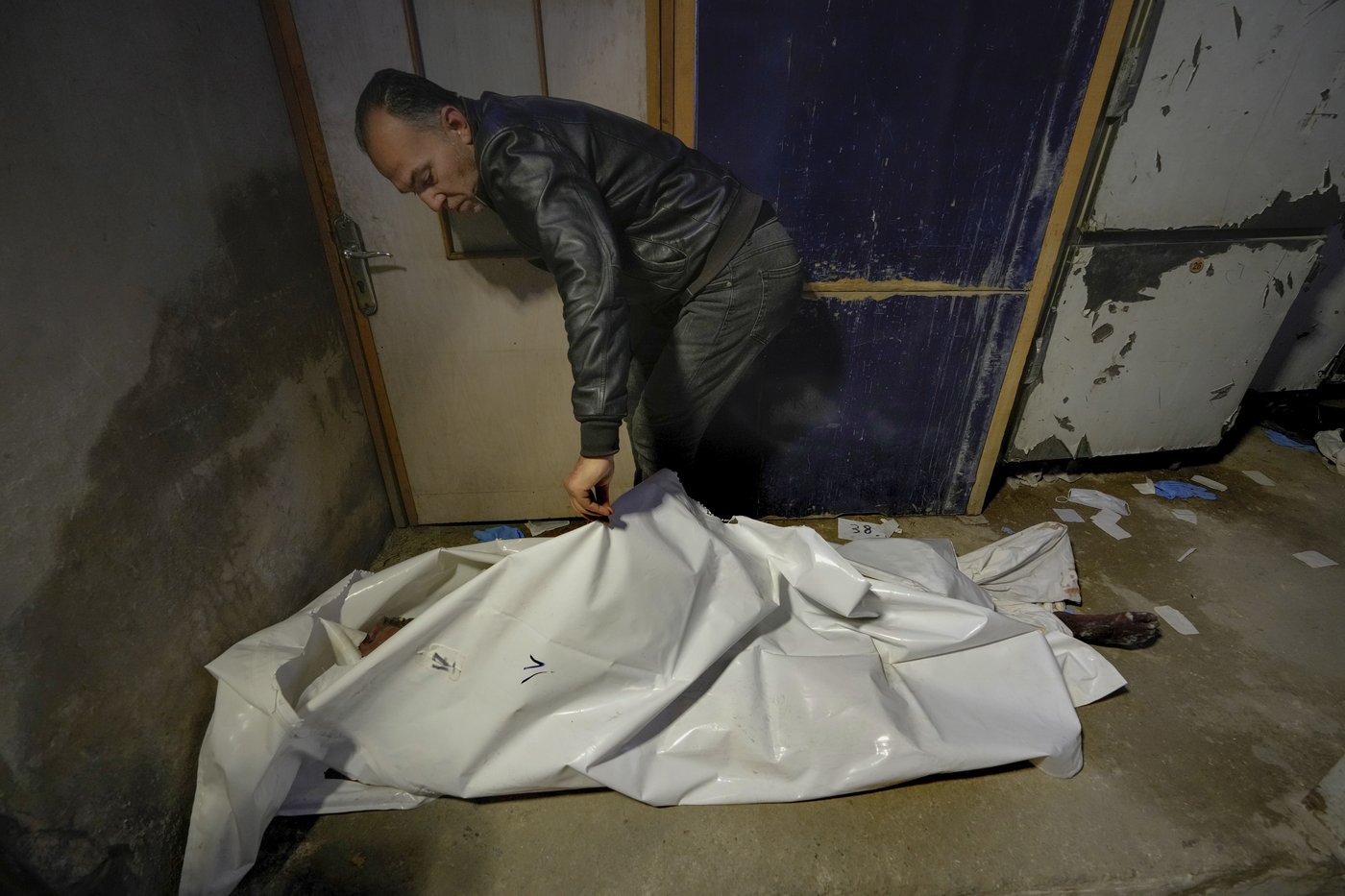 Syrians flock to morgues looking for loved ones who perished in Assad's prisons | iNFOnews.ca Syrians flock to morgues looking for loved ones who perished in Assad's prisons | iNFOnews.ca