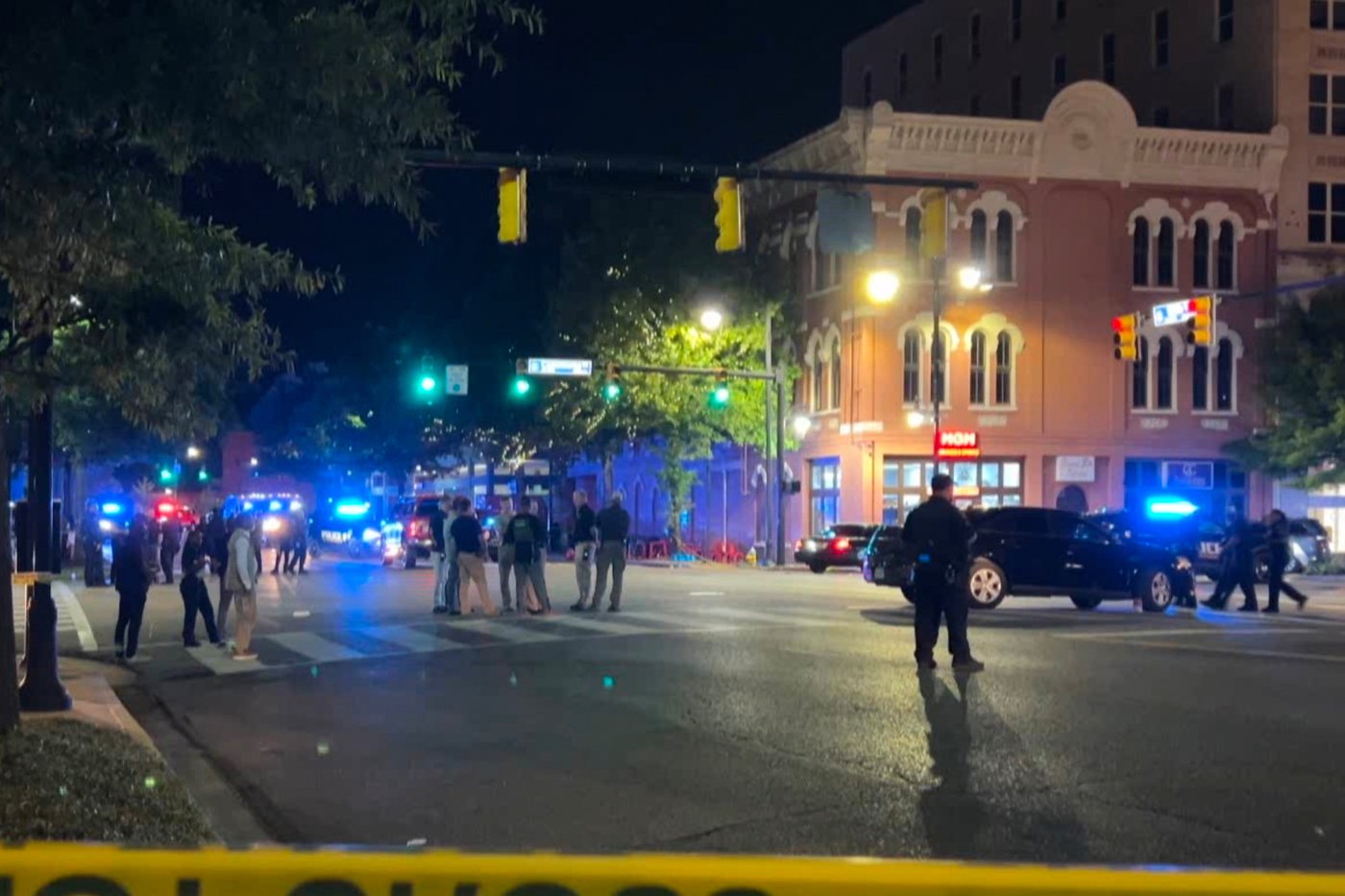 Gunmen kill two, injure 12 in a shootout in a crowd in Alabama capital city's downtown | iNFOnews.ca Gunmen kill two, injure 12 in a shootout in a crowd in Alabama capital city's downtown | iNFOnews.ca