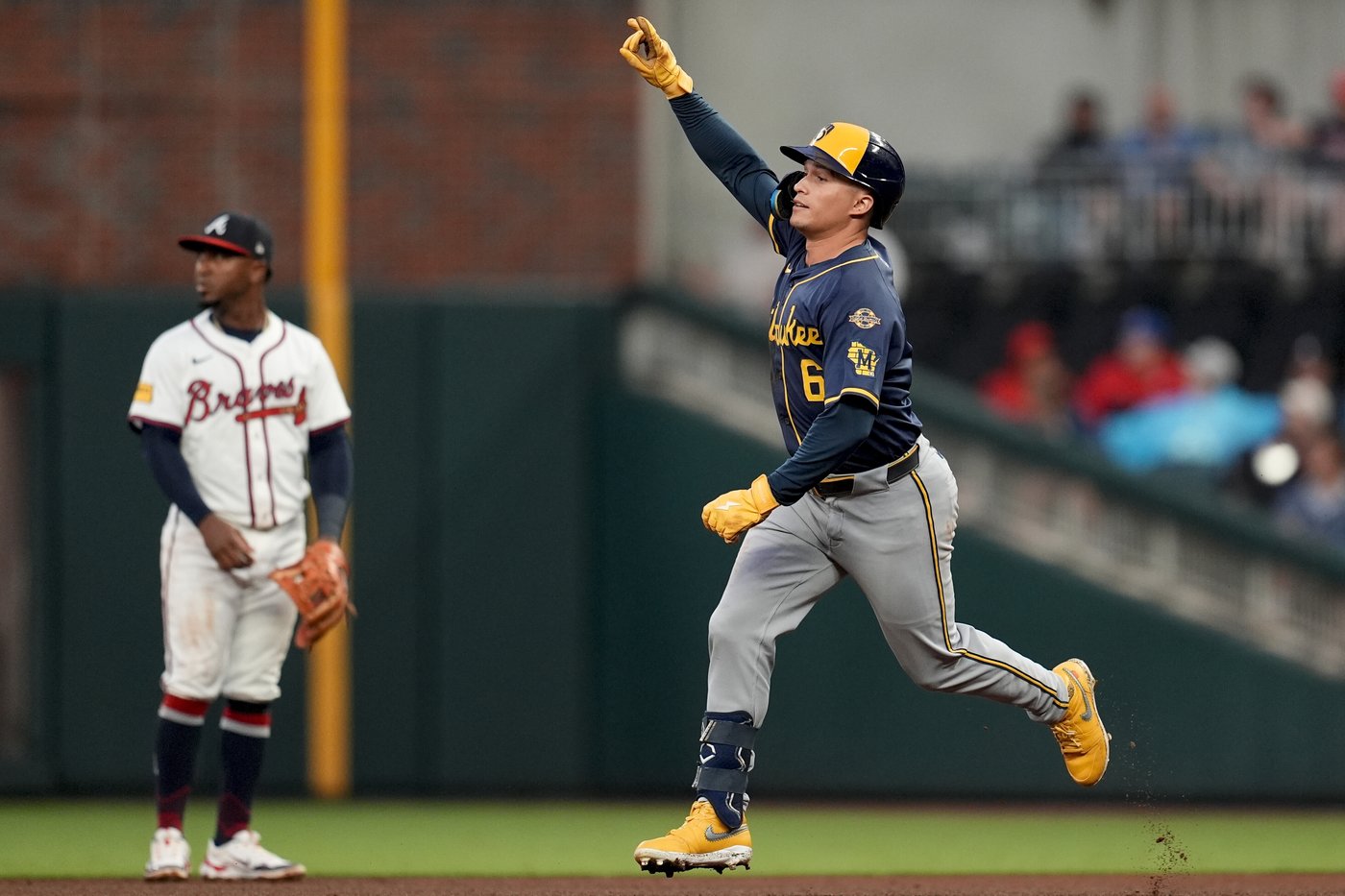 Collins hits 3-run homer, Priester stifles Braves in Brewers' 3-1 win | iNFOnews.ca