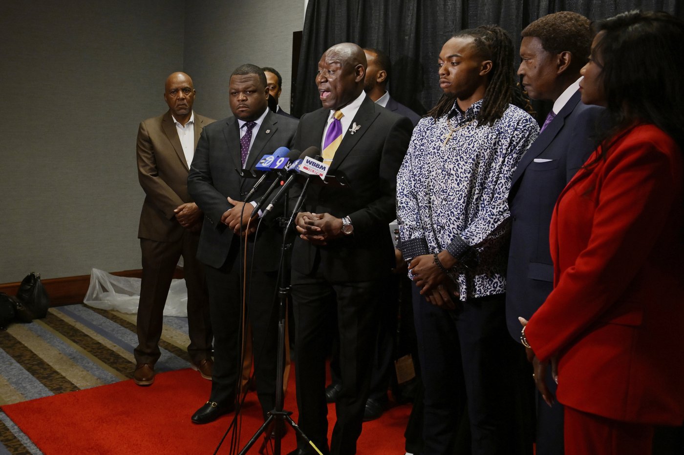 Black student dragged from his car and beaten by Florida officers files federal lawsuit | iNFOnews.ca Black student dragged from his car and beaten by Florida officers files federal lawsuit | iNFOnews.ca