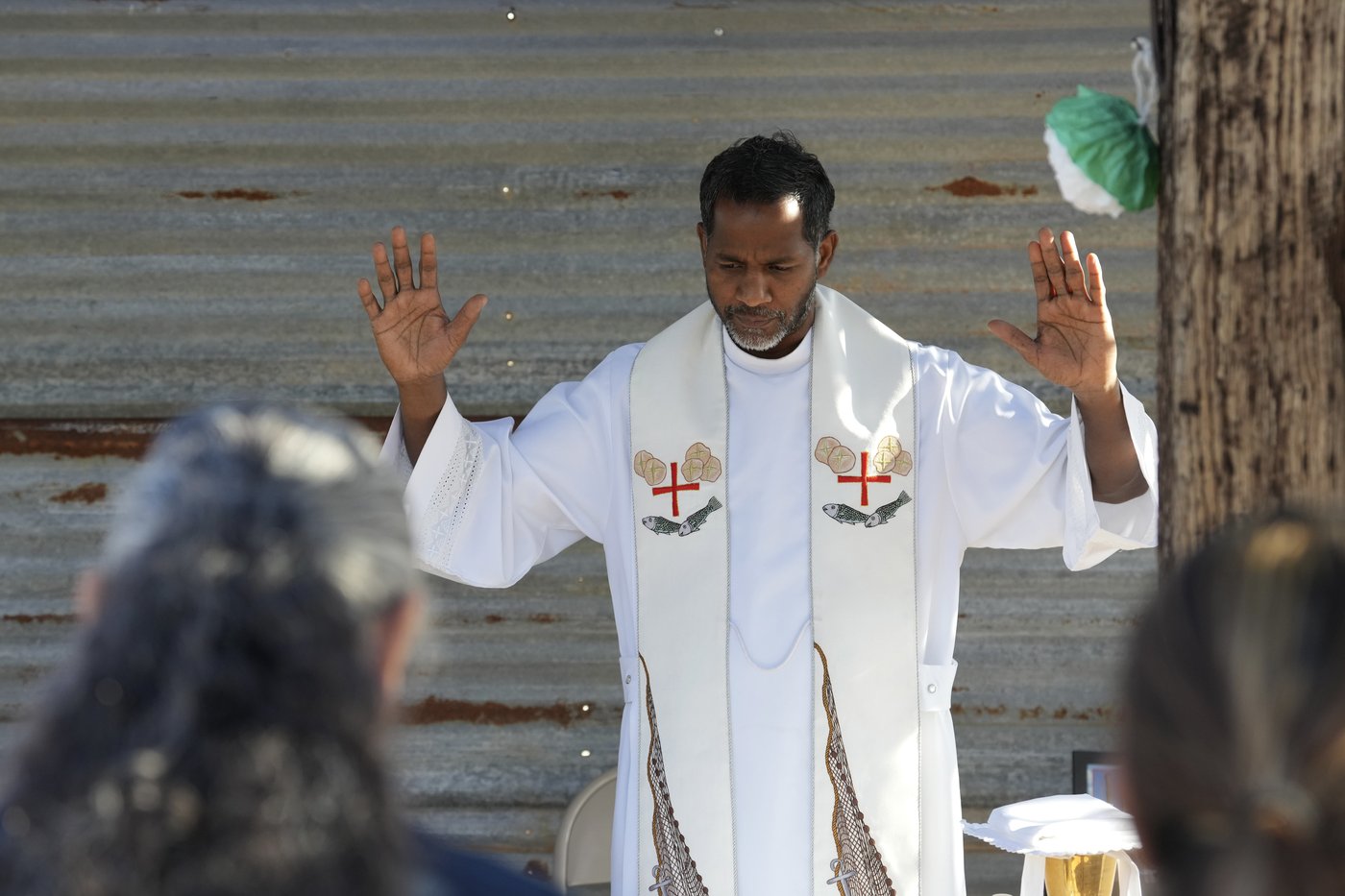 A Tohono O'odham family integrates Catholic and Native beliefs in the Arizona desert | iNFOnews.ca