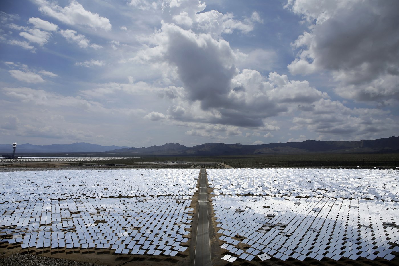 11 years after a celebrated opening, massive solar plant faces a bleak future in the Mojave Desert | iNFOnews.ca