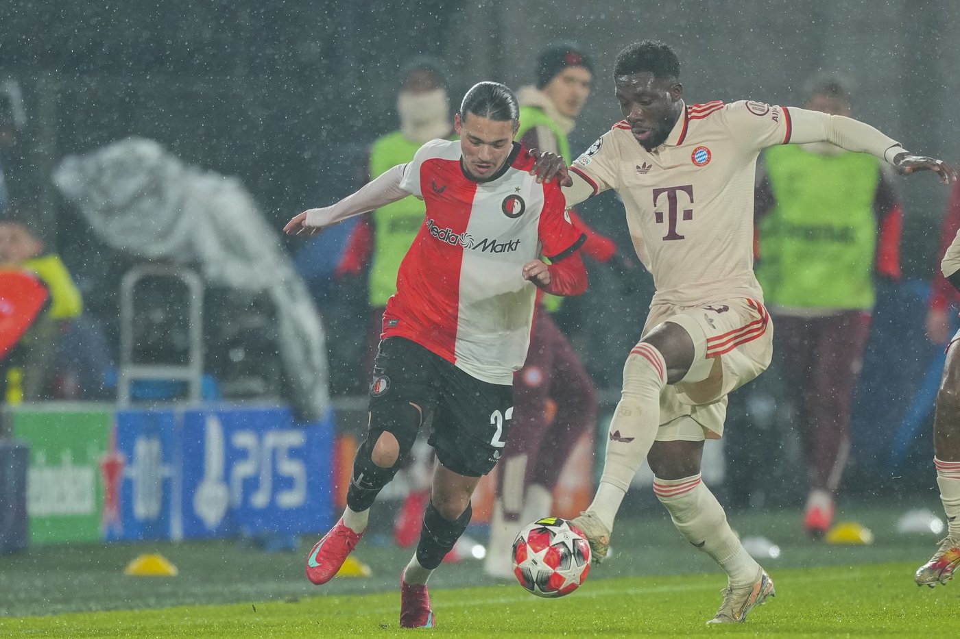 Canada captain Alphonso Davies sidelined by injury suffered playing for Bayern Munich | iNFOnews.ca Canada captain Alphonso Davies sidelined by injury suffered playing for Bayern Munich | iNFOnews.ca