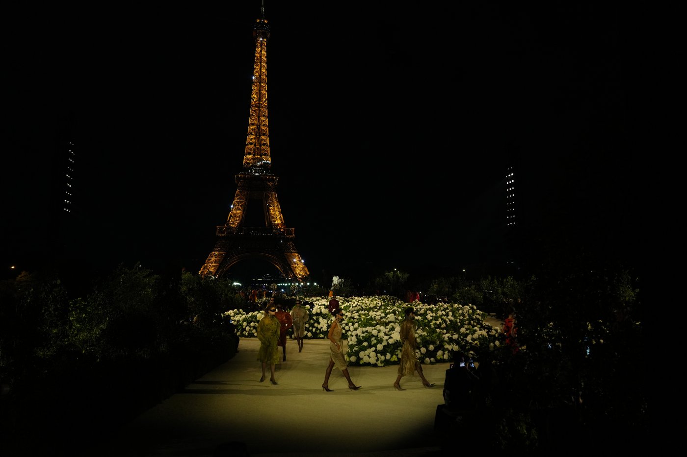 Saint Laurent blooms with oversized drama, ’80s power and Madonna in Paris show | iNFOnews.ca