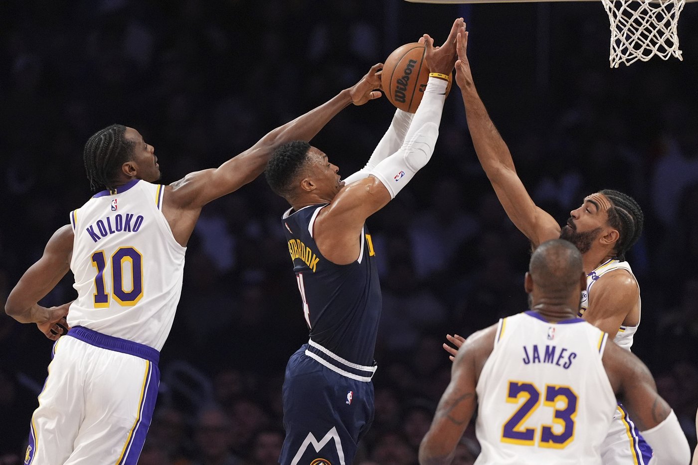 Jokic score 34, Porter adds 24 as Nuggets use strong second half to beat Lakers 127-102 | iNFOnews.ca