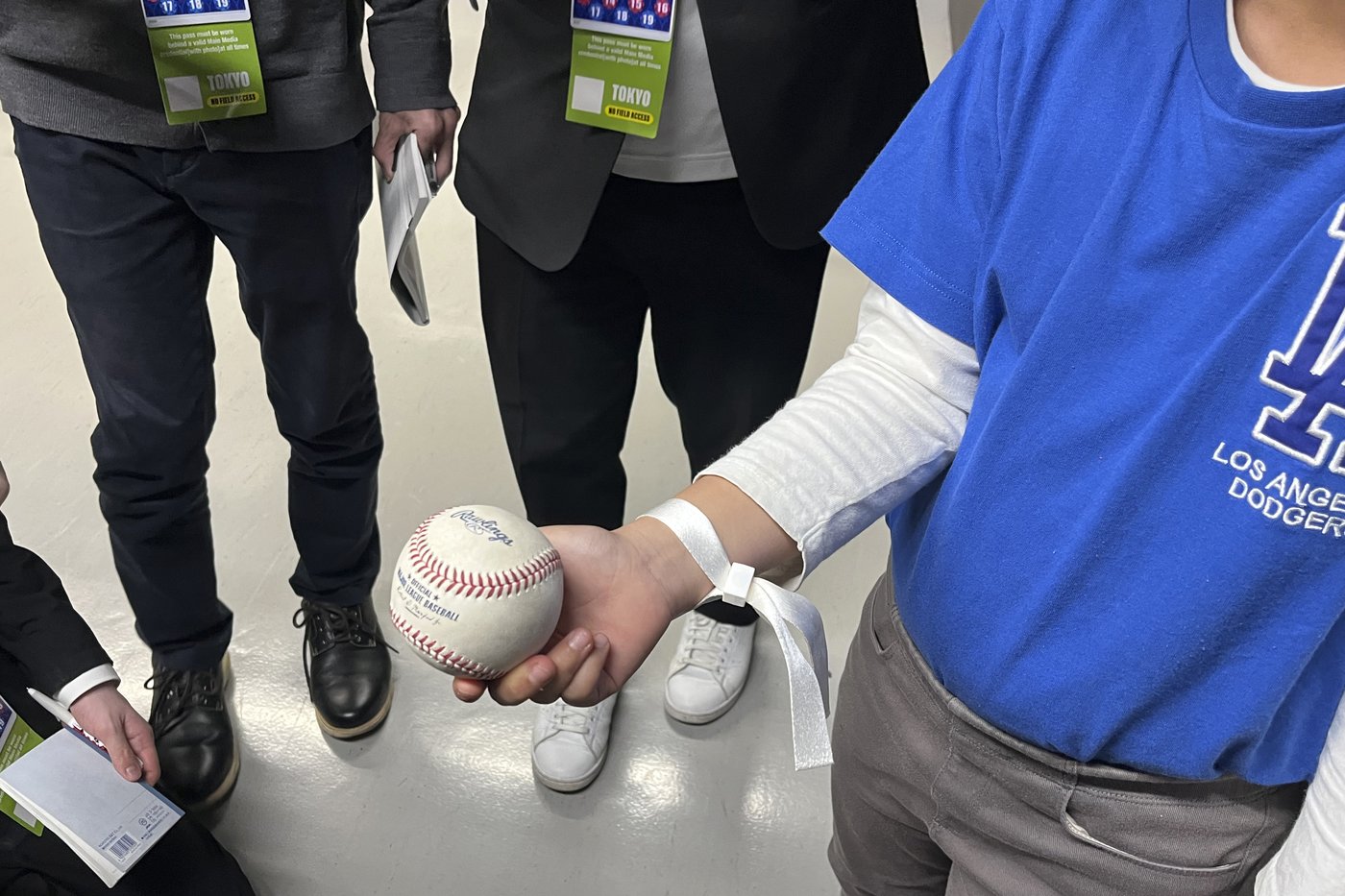 A 10-year-old boy in Tokyo ended up with Shohei Ohtani's first home run of the season | iNFOnews.ca